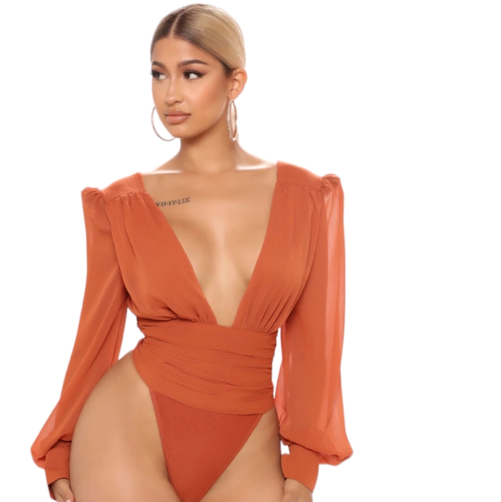 Fashion Nova Love so deep ruched bodysuit in rust size medium